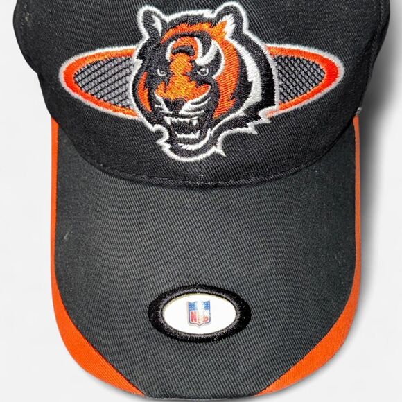 Vintage 90s NFL Cincinnati Bengals Adjustable Hat with Embroidered Tiger Logo - Picture 2 of 8